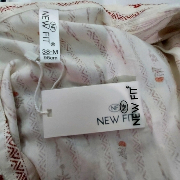 𝅺New Fit Cream, Brick Red And Green Tunic Blouse Size Med - Picture 7 of 9